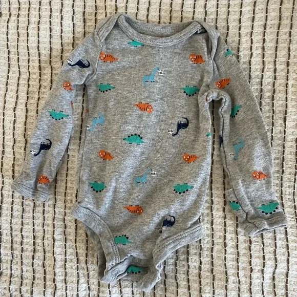 LOT OF 9 BOYS FALL/WINTER LONG SLEEVE ONSIES/PJ'S SIZE NEWBORN - Picture 5 of 12